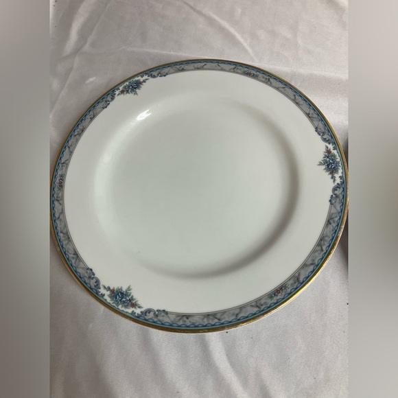 Elegant White Dinner Plates with Blue and Gold Accents - Picture 3 of 6